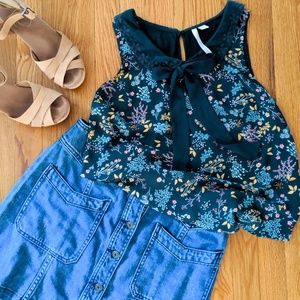 LC Sleeveless floral blouse